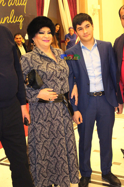 Afaq Bəşirqızı həyat yoldaşı və nəvələri ilə - FOTOLAR