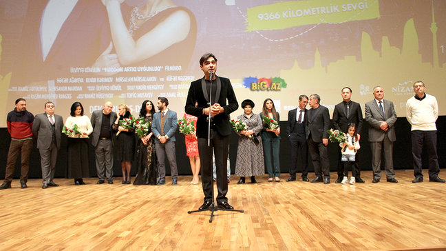 "Həddən artıq uyğunluq" filminin qala gecəsində olanlar - FOTOLAR