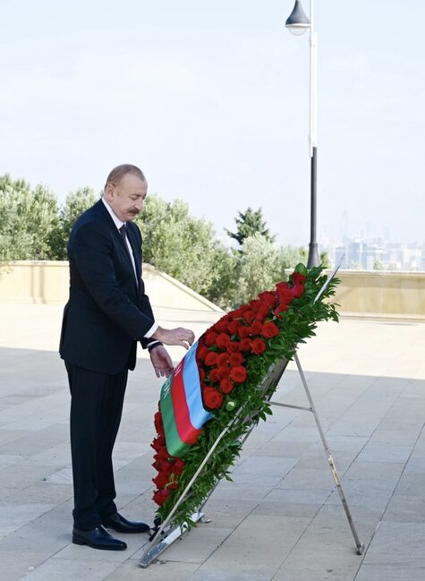 Prezident və birinci xanım Şəhidlər xiyabanını ziyarət ediblər