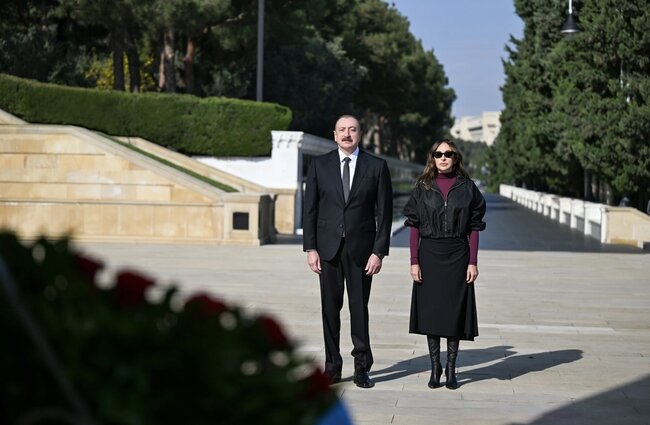 Prezident və birinci xanım Şəhidlər xiyabanını ziyarət ediblər
