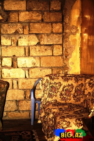 Şəhid Emin Bağırovun ailəsi hazırda bu evdə yaşayır - ÖZƏL FOTOLAR