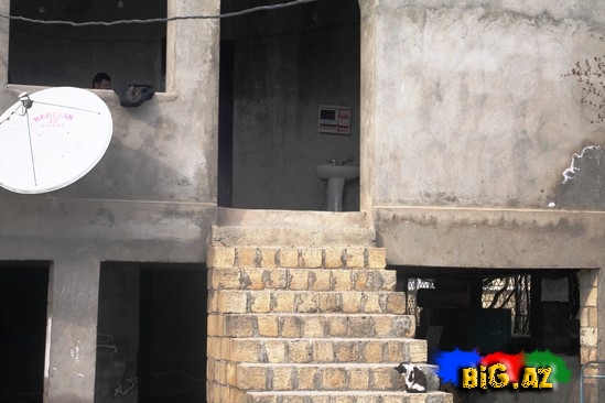 Şəhid Emin Bağırovun ailəsi hazırda bu evdə yaşayır - ÖZƏL FOTOLAR