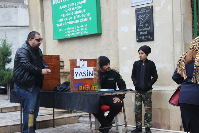 AŞURA GÜNÜ OLANLAR: Gizli zəncir vuranlar, dilənçilər ... VİDEO+FOTO