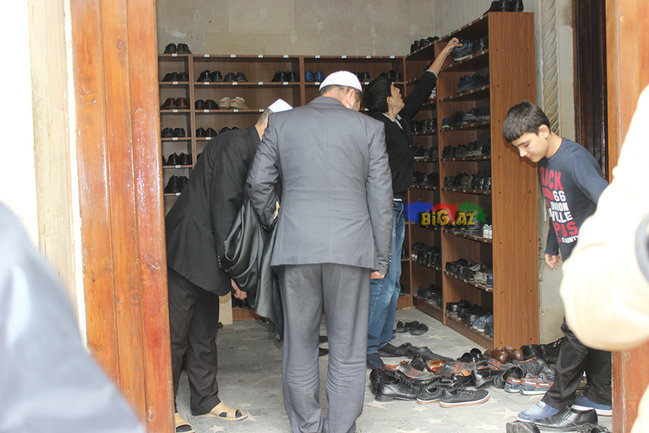 AŞURA GÜNÜ OLANLAR: Gizli zəncir vuranlar, dilənçilər ... VİDEO+FOTO