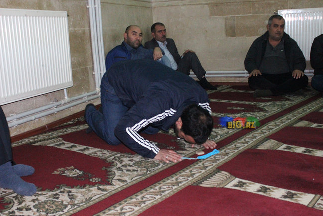 AŞURA GÜNÜ OLANLAR: Gizli zəncir vuranlar, dilənçilər ... VİDEO+FOTO