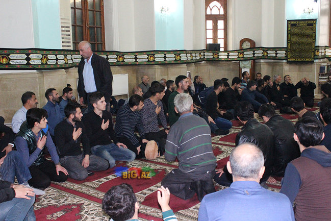 AŞURA GÜNÜ OLANLAR: Gizli zəncir vuranlar, dilənçilər ... VİDEO+FOTO