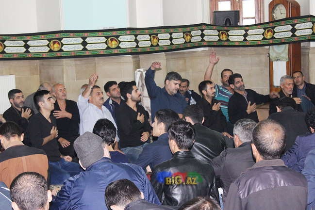 AŞURA GÜNÜ OLANLAR: Gizli zəncir vuranlar, dilənçilər ... VİDEO+FOTO