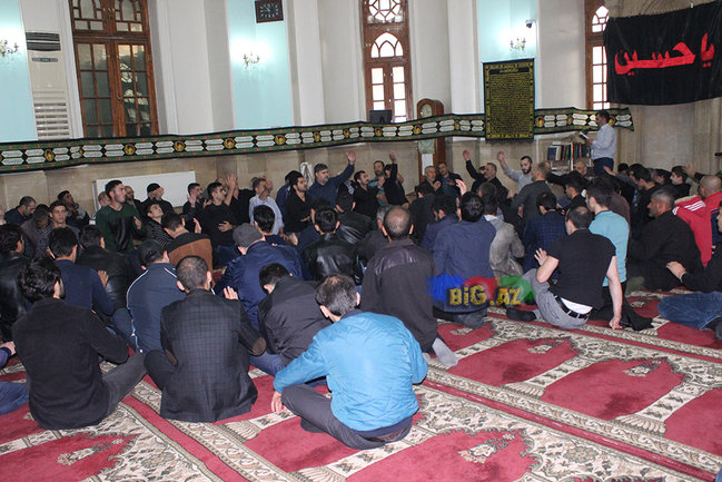 AŞURA GÜNÜ OLANLAR: Gizli zəncir vuranlar, dilənçilər ... VİDEO+FOTO