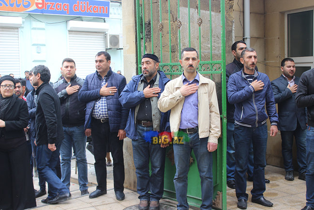 AŞURA GÜNÜ OLANLAR: Gizli zəncir vuranlar, dilənçilər ... VİDEO+FOTO