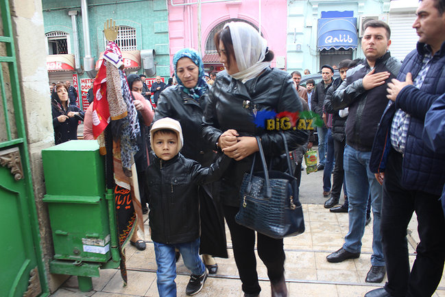 AŞURA GÜNÜ OLANLAR: Gizli zəncir vuranlar, dilənçilər ... VİDEO+FOTO