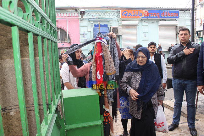 AŞURA GÜNÜ OLANLAR: Gizli zəncir vuranlar, dilənçilər ... VİDEO+FOTO