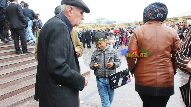 AŞURA GÜNÜ OLANLAR: Gizli zəncir vuranlar, dilənçilər ... VİDEO+FOTO