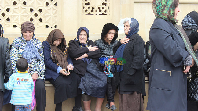 AŞURA GÜNÜ OLANLAR: Gizli zəncir vuranlar, dilənçilər ... VİDEO+FOTO