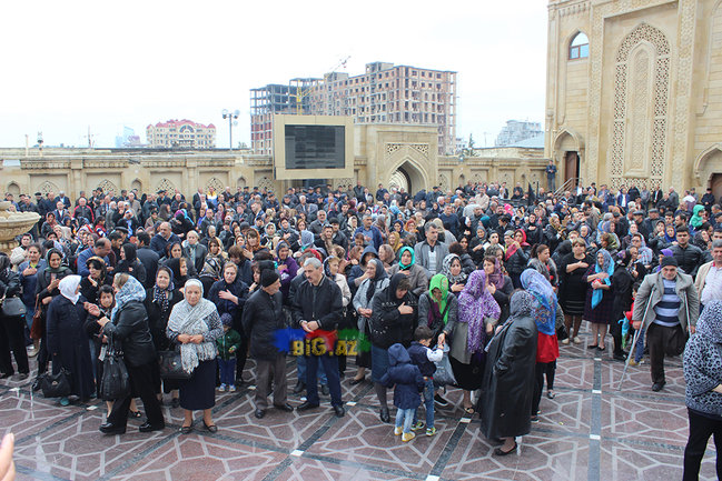 AŞURA GÜNÜ OLANLAR: Gizli zəncir vuranlar, dilənçilər ... VİDEO+FOTO