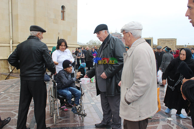 AŞURA GÜNÜ OLANLAR: Gizli zəncir vuranlar, dilənçilər ... VİDEO+FOTO