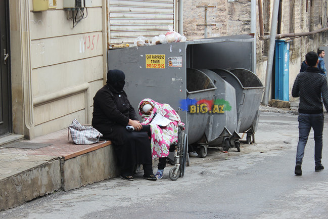 AŞURA GÜNÜ OLANLAR: Gizli zəncir vuranlar, dilənçilər ... VİDEO+FOTO