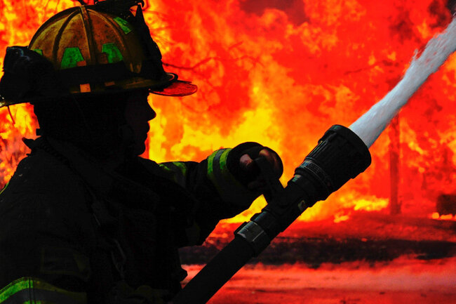 İranın hücumları nəticəsində Hayfada neft təsisatında yanğın baş verib