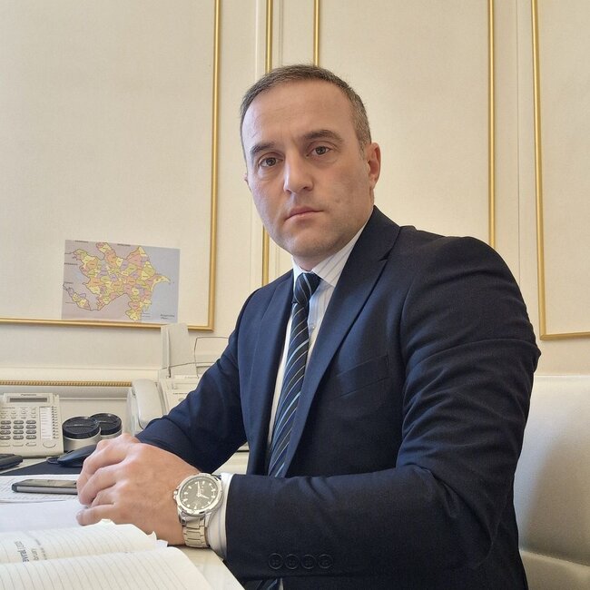 İcra başçısı köməkçisini işdən çıxarıb şəhərə "mer" təyin etdi (FOTO)