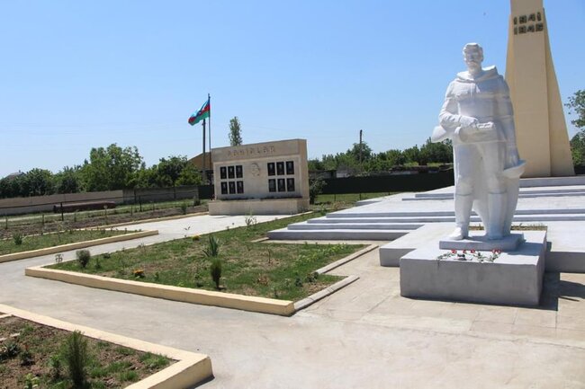 Yevlaxda şəhidlərin xatirəsinə ucaldılmış abidənin açılışı olub