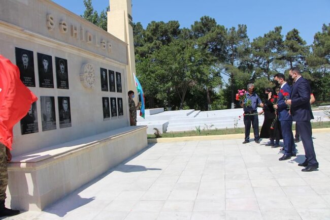 Yevlaxda şəhidlərin xatirəsinə ucaldılmış abidənin açılışı olub