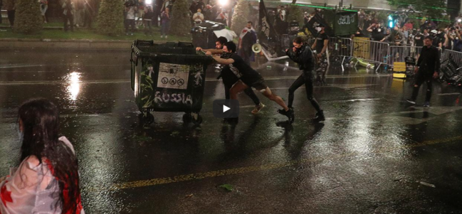Gürcüstanda etiraz aksiyaları toqquşmalara çevrildi - VİDEO