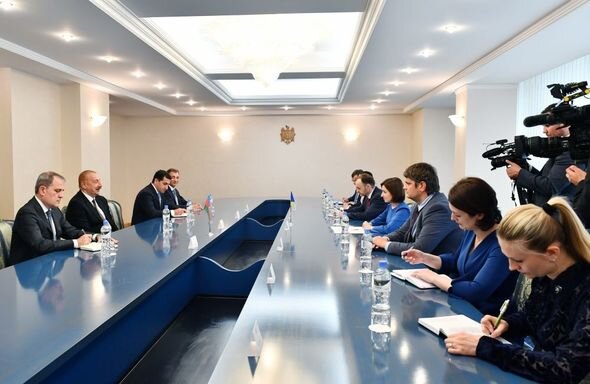 İlham Əliyev Kişineuda Moldova prezidenti Maya Sandu ilə görüşüb – FOTO