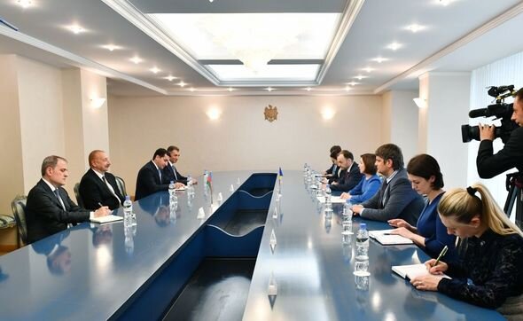 İlham Əliyev Kişineuda Moldova prezidenti Maya Sandu ilə görüşüb – FOTO