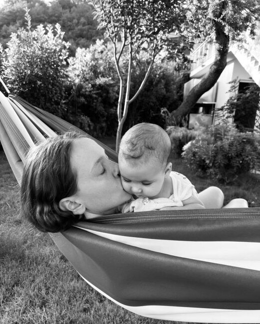 İlk dəfə qızının FOTOsunu paylaşdı