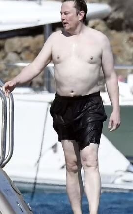 İlon Maskın çimərlik görüntüləri müzakirələrə səbəb oldu - FOTO