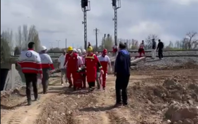 İranda dəmir yolu körpüsü vuruldu, ölənlər var - Video - Yenilənib