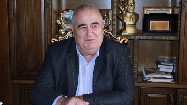 İsfəndiyar Axundovun milyonluq avtomobillərinə həbs qoyuldu - İş adamı məhkəməyə üz tutdu