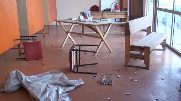 Film kimi hadisə: Ana və oğlu mağaza sahiblərini döydü, sonra isə... - VİDEO