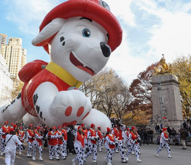 Şrek, Labubu və Mario paradda... - Fotolar