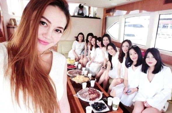 Varlı qızlarının dəbdəbəli həyatı - FOTOLARDA