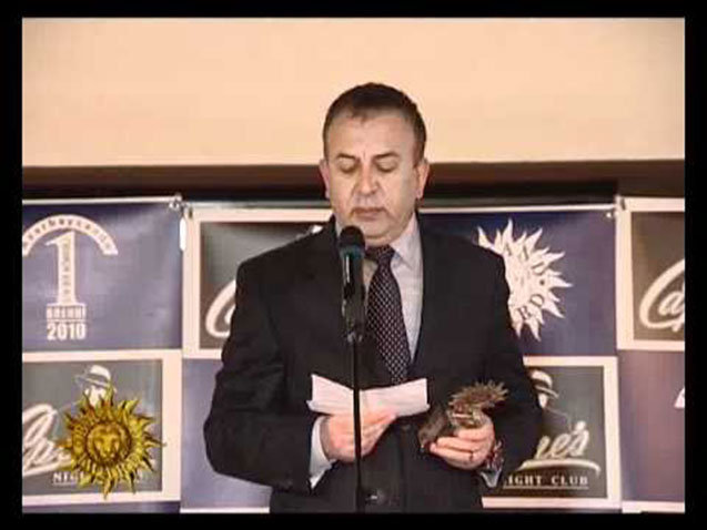 Məşhur azərbaycanlı biznesmenə seks tələsi: Əl-ayağını bağlayıb... - FOTOLAR