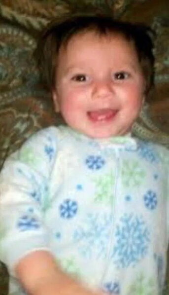 Həyətdəki oyuncaq qutusunu açan uşaq dəhşətə gəldi - FOTO