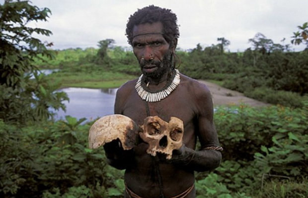 Papua Yeni Qvineyanın adamyeyən qəbiləsi — FOTOLAR