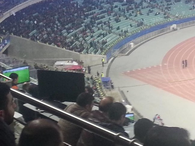 "Qarabağ"ın matçında hakimin şübhəli qərarı zamanı stadionda MÜƏMMALI OLAY - FOTO