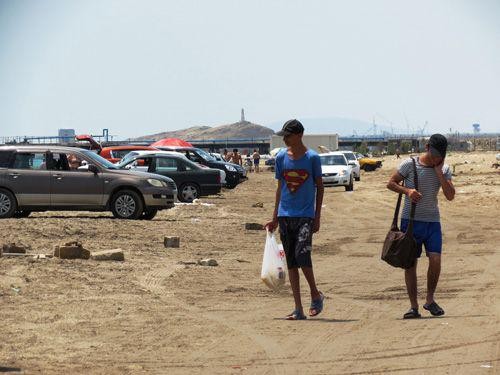 Bakının pulsuz çimərliyində adamları belə ələ salırlar - FOTOLAR