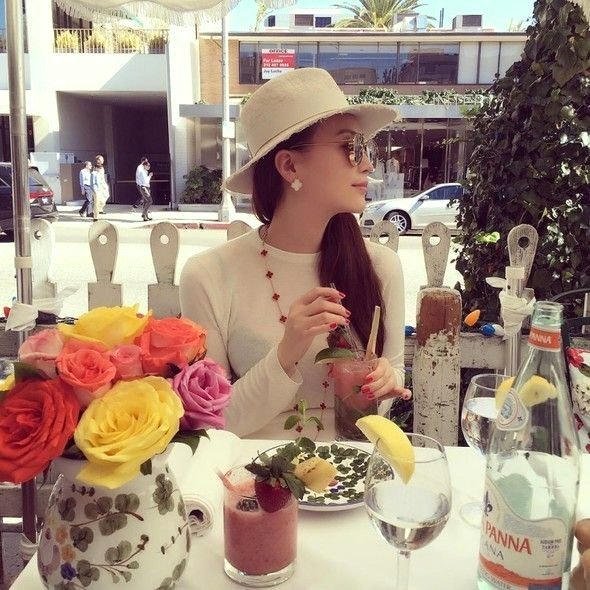 Varlı qızlarının dəbdəbəli həyatı - FOTOLARDA