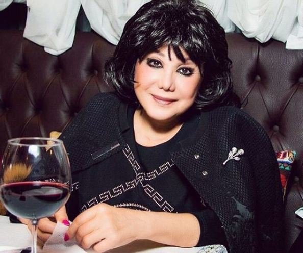 "Məhərrəmlikdə toya dəvət alsam gedərəm, niyə ağlayıb özümü öldürüm ki" - Flora Kərimova