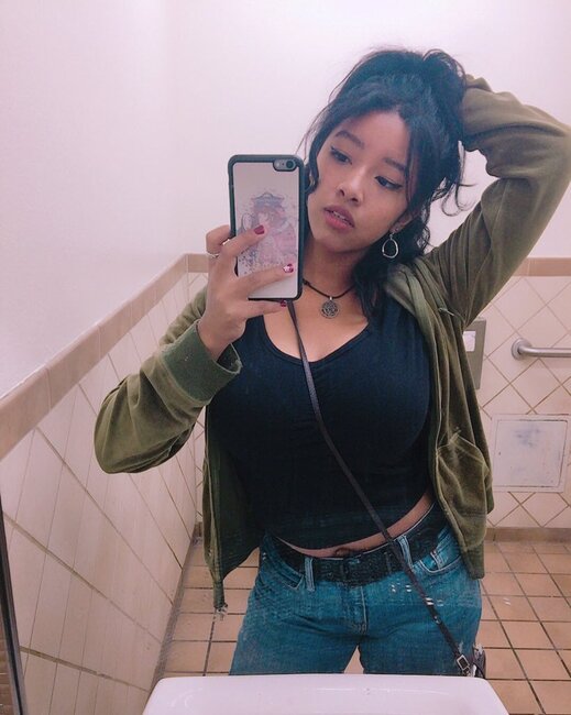 Bu qız özünü istənilən personaja çevirə bilir - FOTOLAR