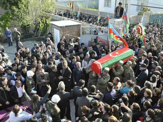 Şəhid zabitimiz alqış sədaları altında dəfn olundu - VİDEO - FOTO