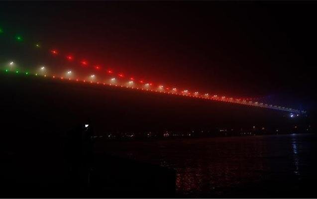 İstanbulun məşhur körpüsü dünən - Fotolar