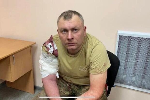 Ukraynada təslim olan Rusiya kəşfiyyat komandirinin dindirilməsinin görüntüləri – YENİLƏNİB + FOTO/VİDEO