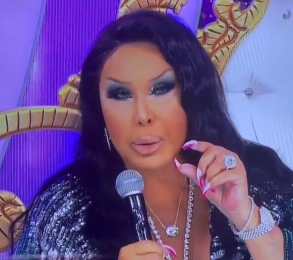 Aparıcılığından çox makiyajı müzakirə edildi - FOTOLAR