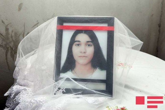 İntihar edən 14 yaşlı Səbinənin anası: "Ölümündən qabaq sevgilisinə zəng edib deyib ki..." - FOTO