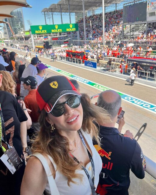 Məşhur türkiyəli aktrisa Bakıdadır - FOTOLAR