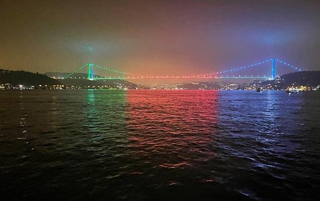 İstanbulun məşhur körpüsü dünən - Fotolar
