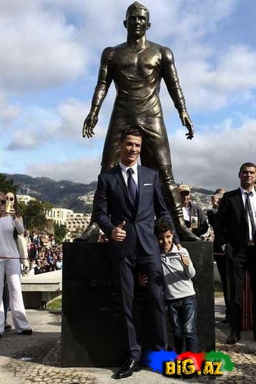 Ronaldonun şərəfinə heykəl qoyuldu - FOTO